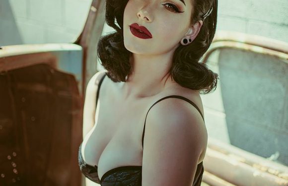 Hot Retro Pin-up Babe